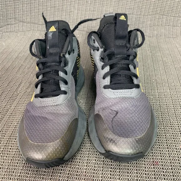 Adidas Ownthegame 2.0 Kids Size 3.5 Grey & Gold Sneakers - Picture 2 of 9